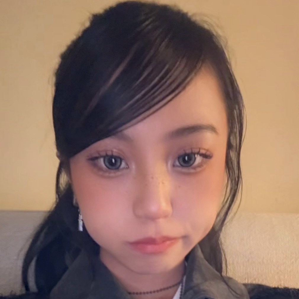 韓国に住んでる中学3年れいなです⭐︎